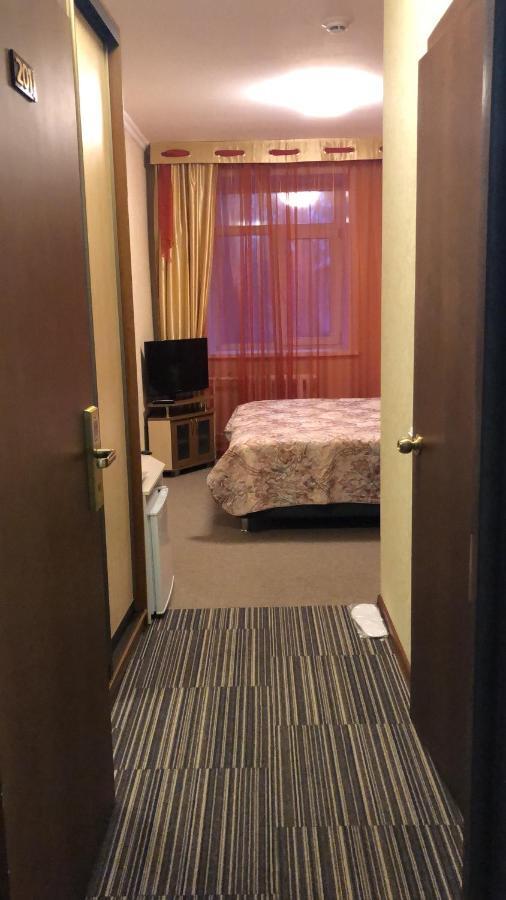 梅来克酒店 Ustʼ-Kamenogorsk 外观 照片