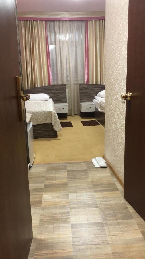 梅来克酒店 Ustʼ-Kamenogorsk 外观 照片