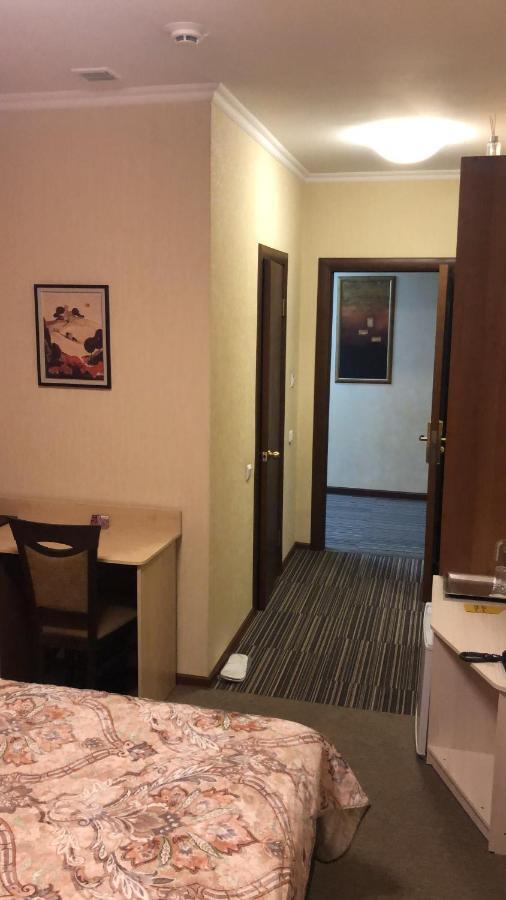 梅来克酒店 Ustʼ-Kamenogorsk 外观 照片